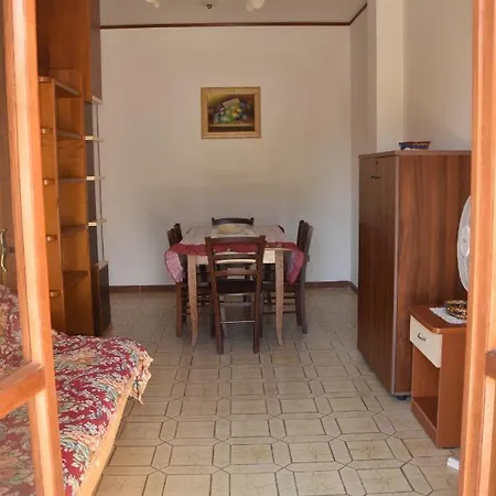 Con Parcheggio Privato E Giardino レッチェ